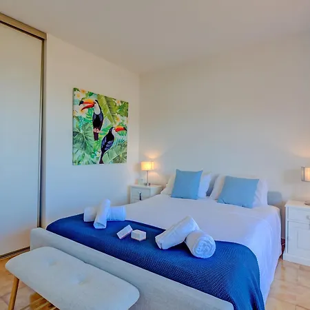 Appartement 1 Bedroom Apartment, Pool&garage - Happy