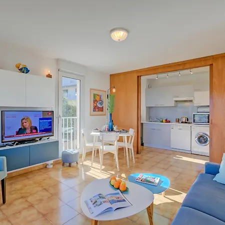 1 Bedroom Apartment, Pool&garage - Happy *